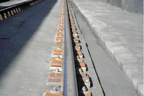 轨道维修